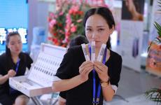 老阿姨少女心的自嘲说说 老阿姨也要保持一颗少女心,才不辜负自己